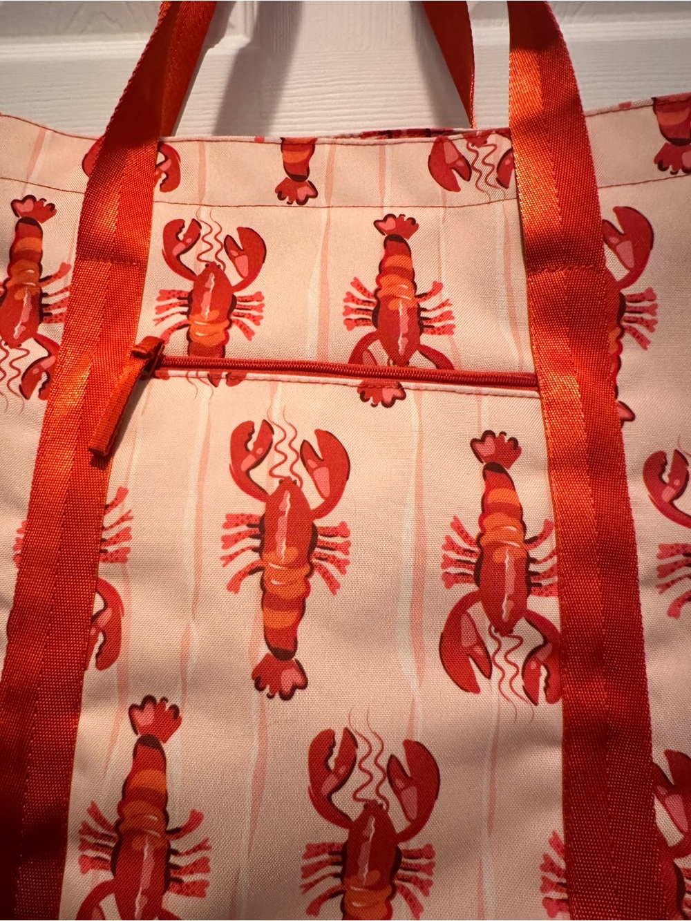 Vera Bradley Red Coral and White large Lobster “Clause”Print Tote - Picture 3 of 8